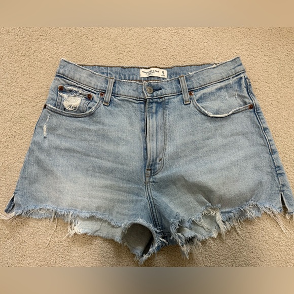 Abercrombie Curve Love Shorts - Picture 2 of 3